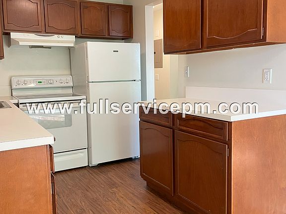 3rd image of 524 5th Ave W #203