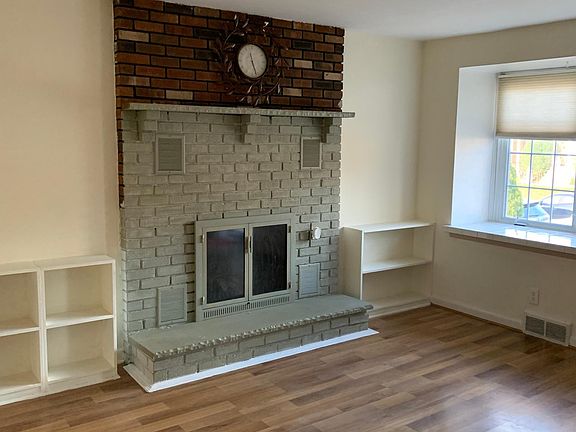 4th image of 4910 Woodland Ave