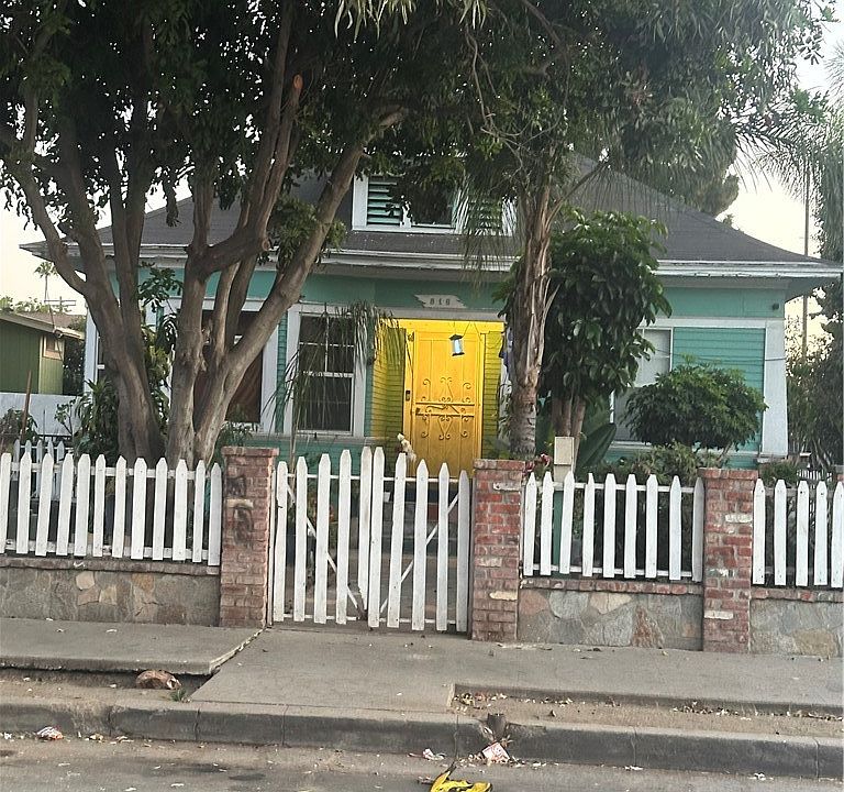 1st image of 516 E 23rd St