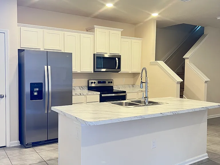 939 Rotary Rd — Photo 3