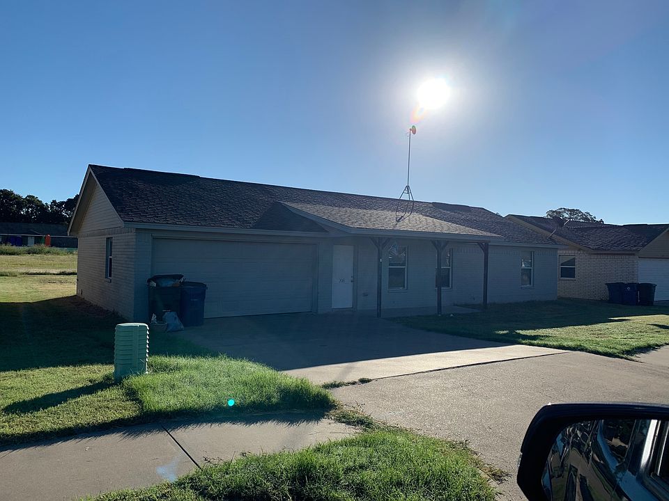 1st image of 208 Dean Ct