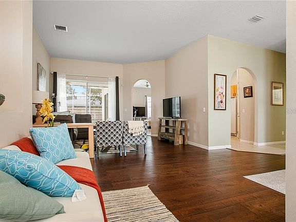 5th image of 352 Oak Springs Dr