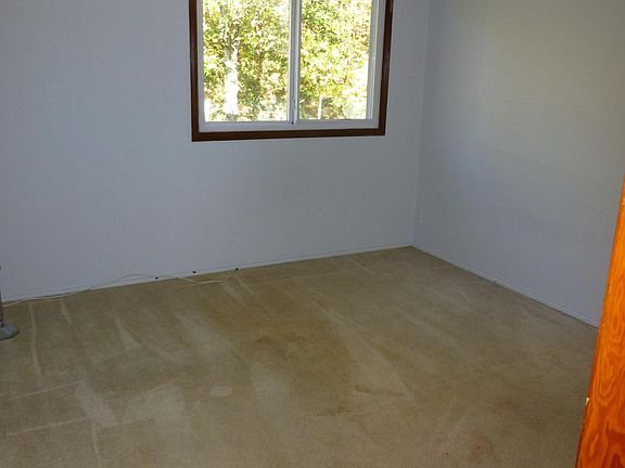 3rd image of 653 Fieldcrest Dr