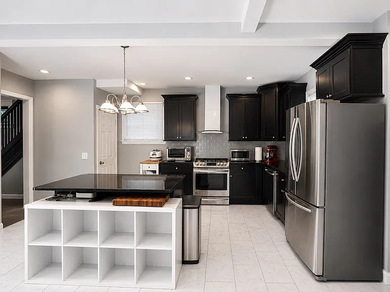 401 Broad Ave — Photo 3