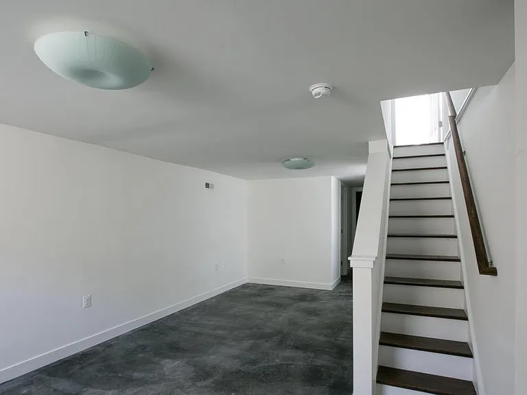 901 N Montford Ave — Photo 23