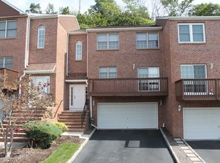 26 Beacon Hl, Pompton Lakes, NJ 07442