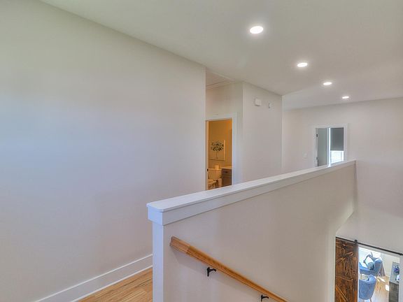 2nd image of 13 Lake Life Ct