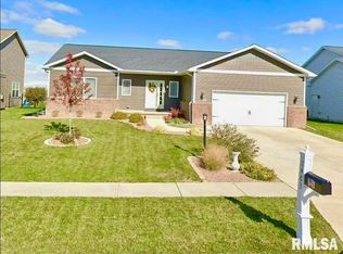 1403 Westminster Dr, Washington, IL