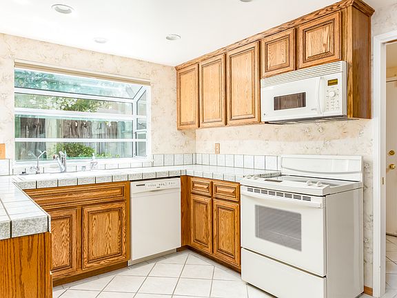 3rd image of 2012 Alvarado Dr