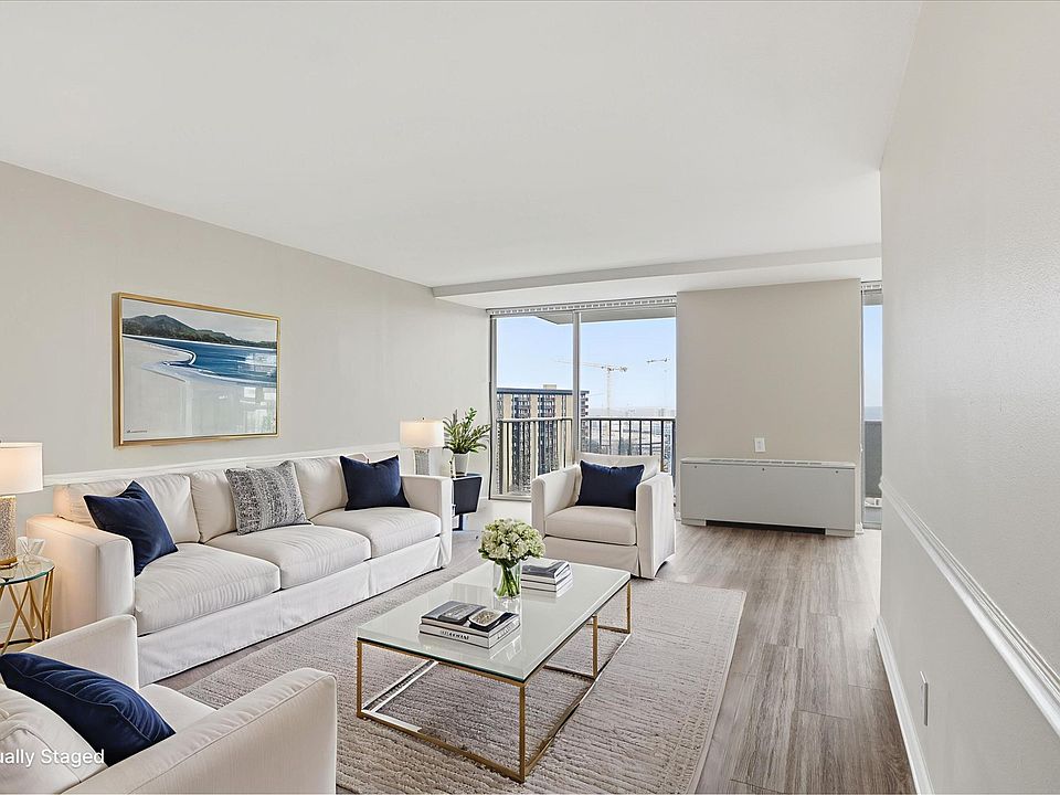 Rarely available 3 bd/2.5 bath 2-level condo (Virtually Staged)