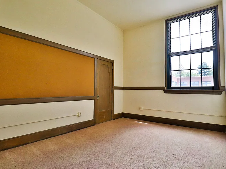 East High Apartments — Photo 9