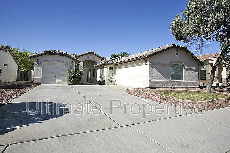 4 bed, 2.0 bath, 1965 sqft, $2,195 — Photo 1