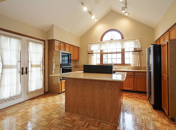 4th image of 2182 N Lake Shore Cir