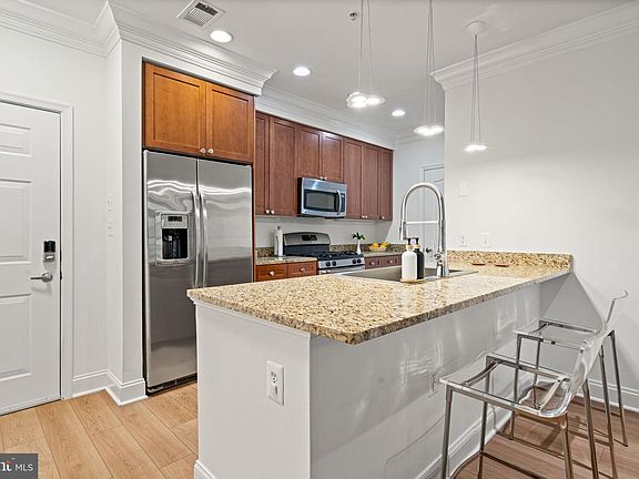 2nd image of 1115 Cameron St Unit 101