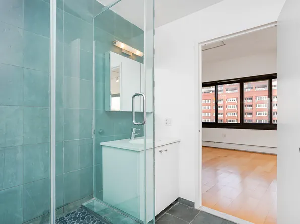 10 Bay Street Landing image 28 of 30