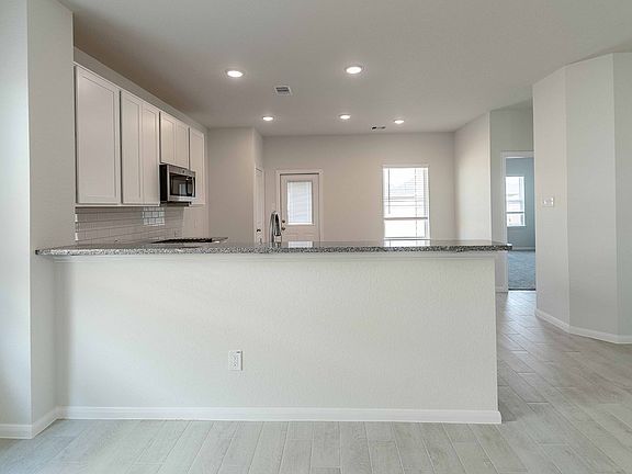 4th image of 3016 Sunflower Ln