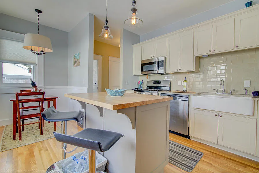 4 bed, 2365 sqft, $2,400 — Photo 3
