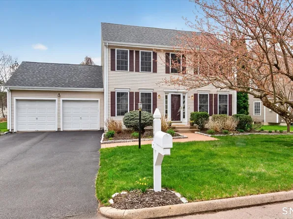 114 Fox Hollow #114, Avon, CT 06001