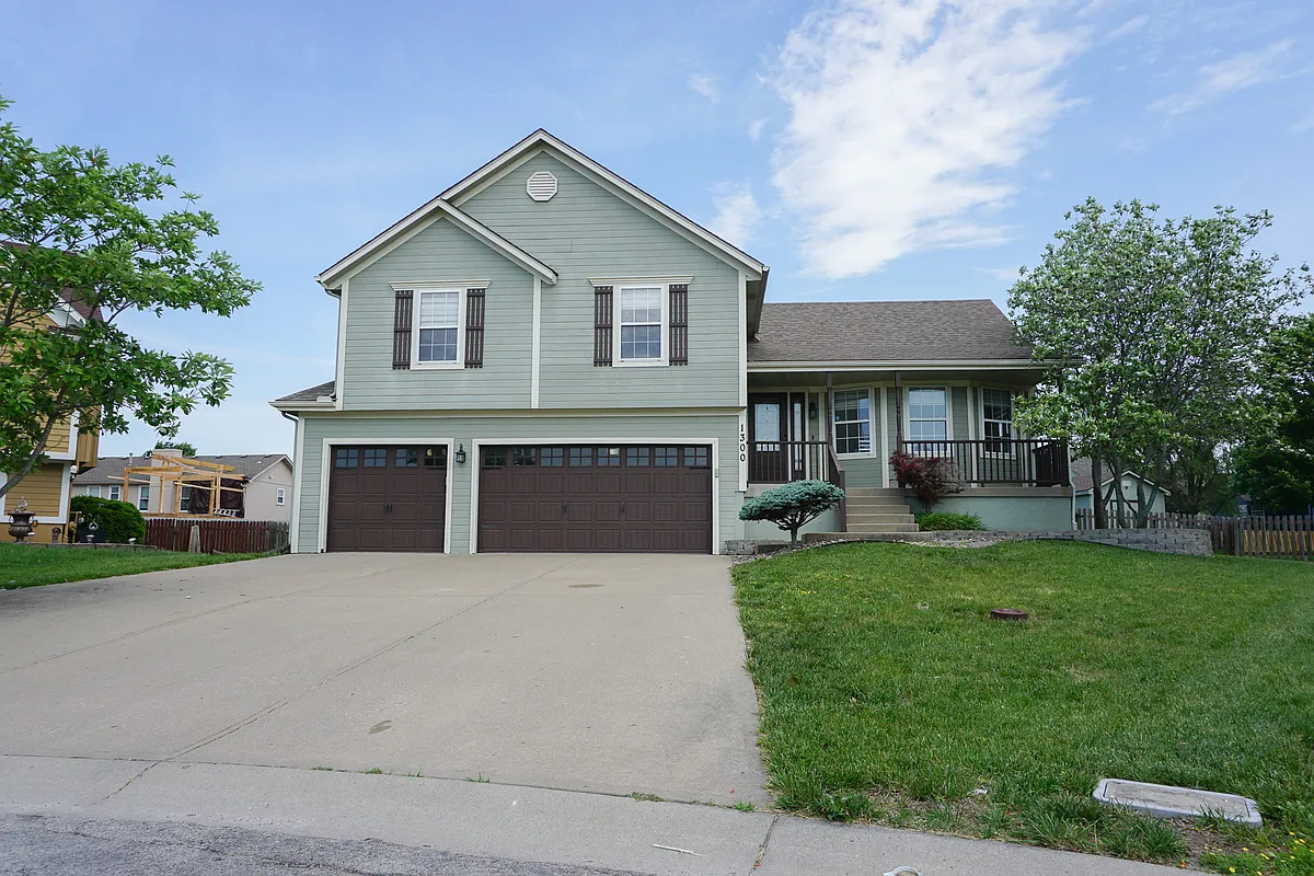 Building Photo - 1300 SE Princeton Pl