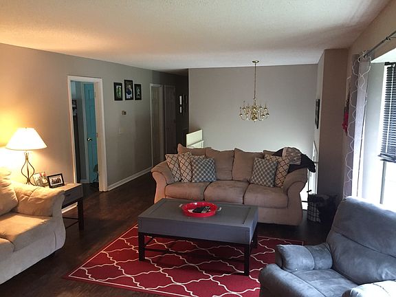 3rd image of 8925 Dalton Ln