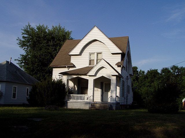 2nd image of 207 E High St