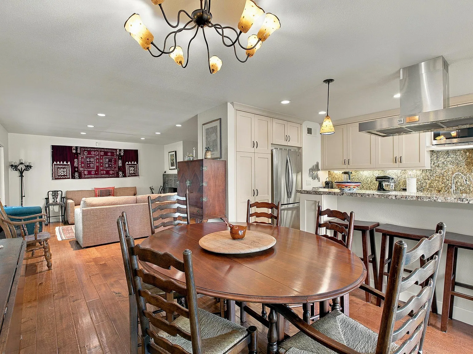 2 bed, 1146 sqft, $3,200 — Photo 1