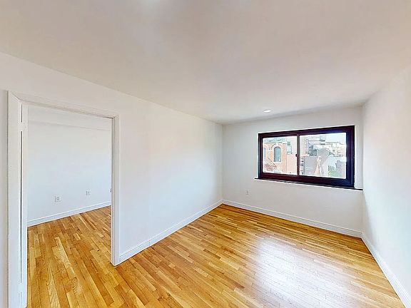 4th image of 50 Prince St APT 6E