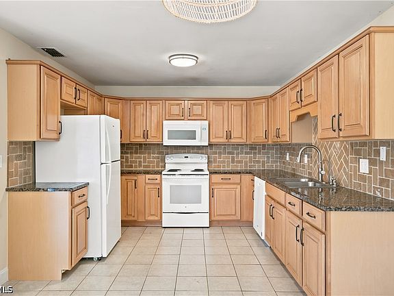 5th image of 5638 Foxlake Dr