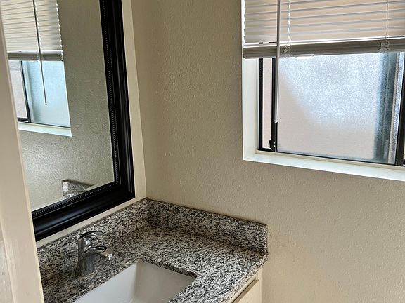 5th image of 3340 Honolulu Ave