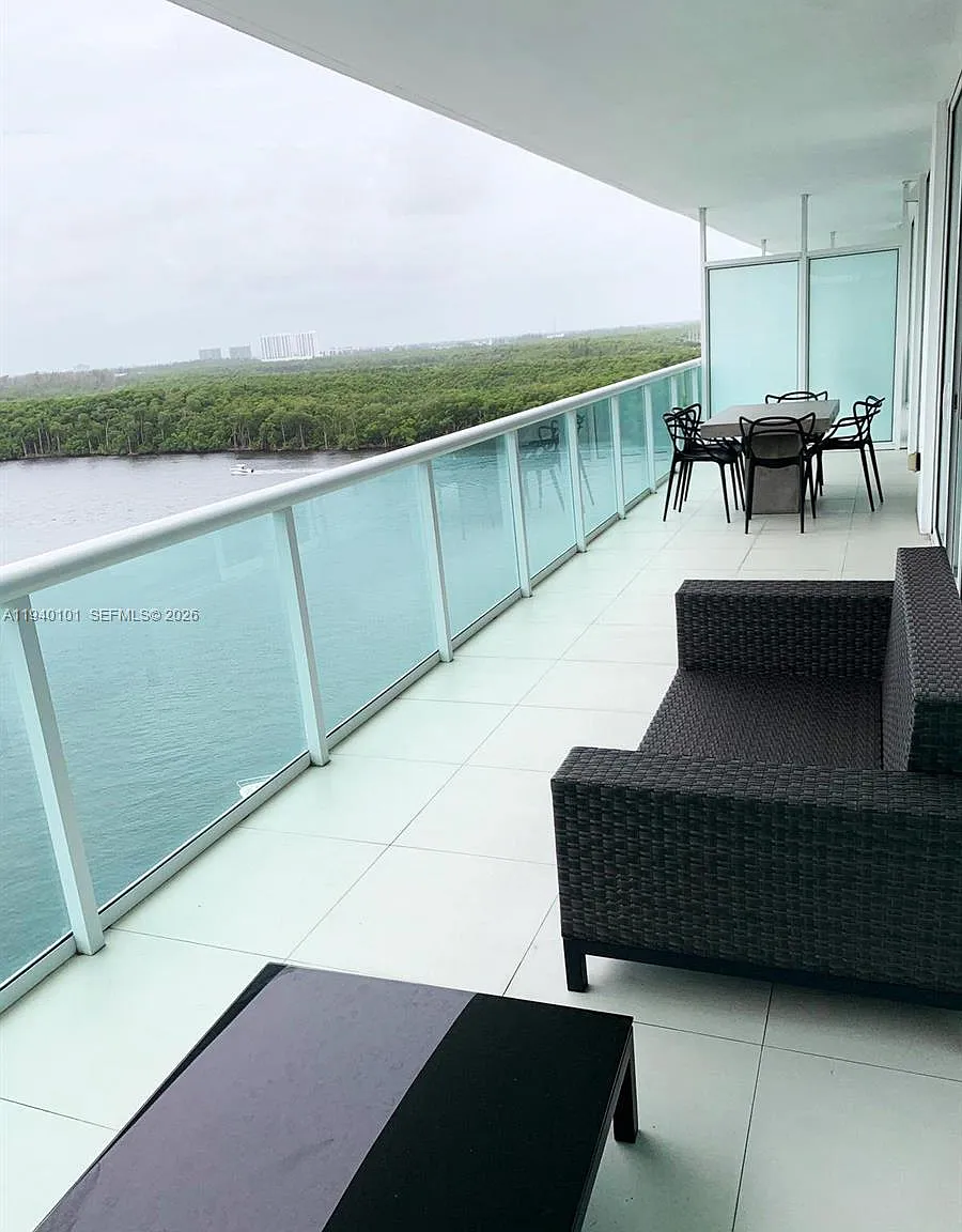 400 Sunny Isles Condo Eas — Photo 2