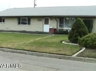 1405 Hammond Ln, Toppenish, WA 98948