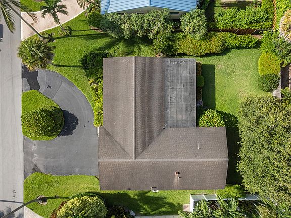 3rd image of 2841 SW 5TH Street