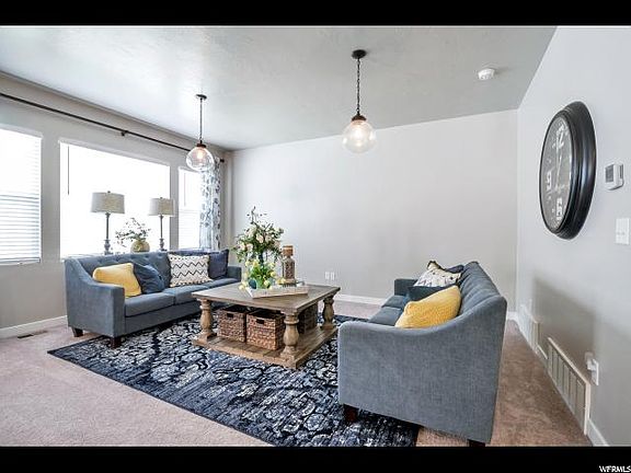5th image of 612 S Highpoint Dr