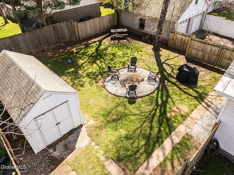 4th image of 32 Hudson Avenue