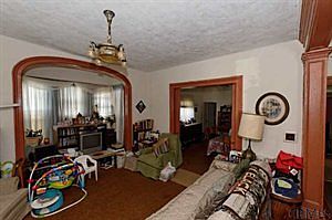 5th image of 60 Henry St