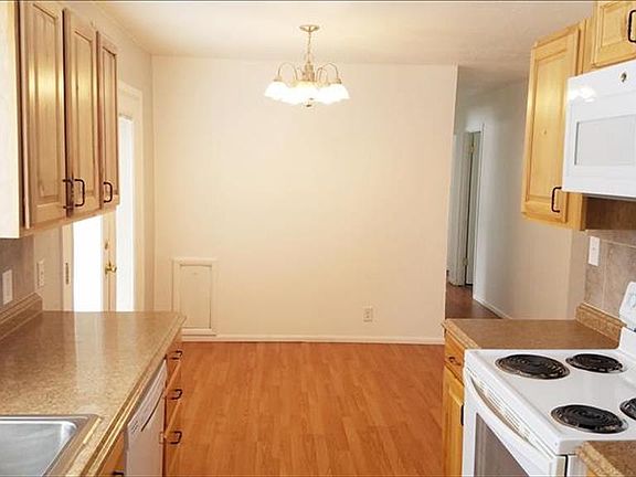 2nd image of 537 Valley Dr