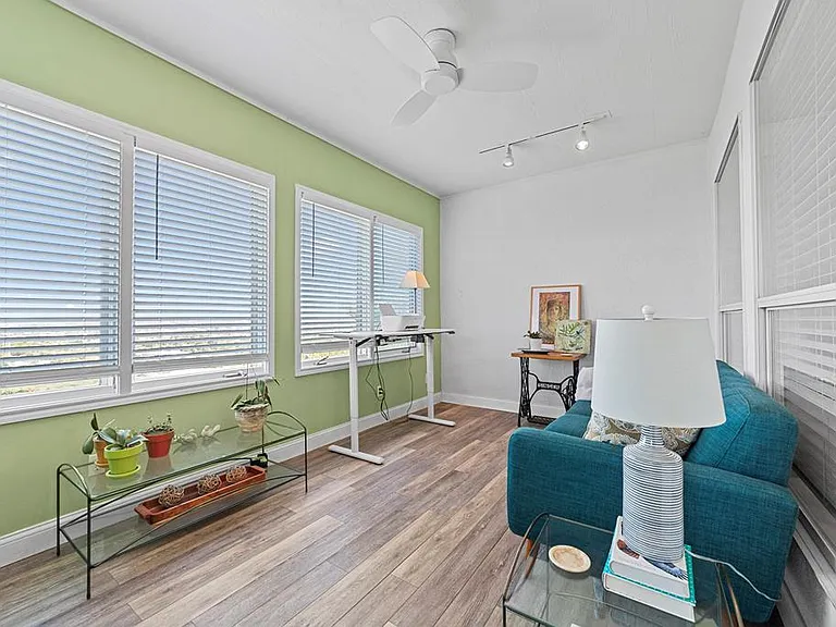 1008 Edinburgh Dr — Photo 16