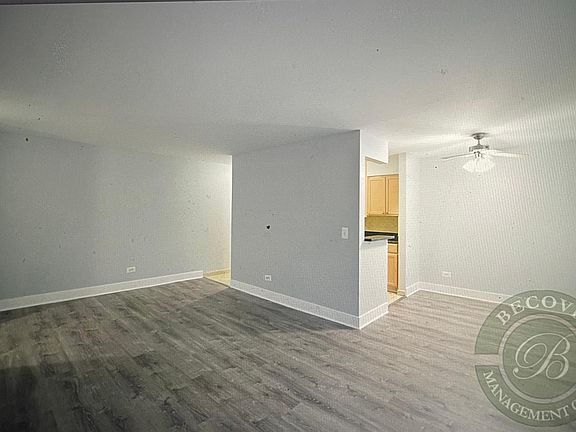 3rd image of 6003 N Kenmore Ave #405