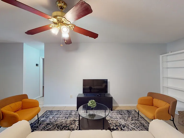 7611 Lunar Dr — Photo 9