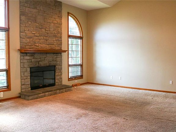 3rd image of 424 Golden Russett Blvd