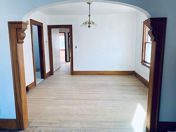 3rd image of 202 Lincoln Blvd