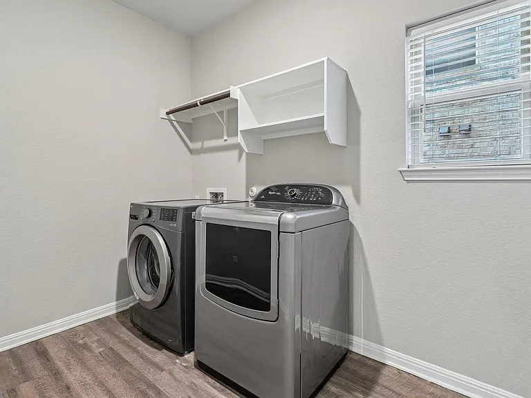 616 Sigourney Way — Photo 15
