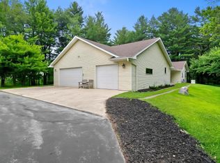 1390 Timber Trl, Suamico, WI 54173
