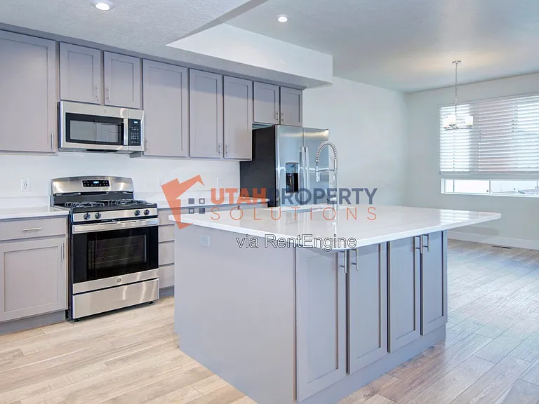388 S 980 W — Photo 8