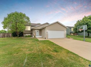 401 Pittsburgh Ave, Harrisburg, SD 57032