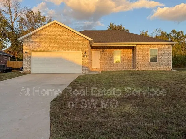 1120 S Mission Ave, Bolivar, MO 65613