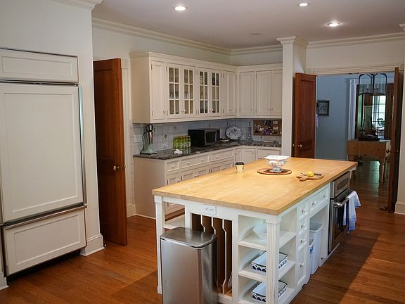 3rd image of 100 Stony Hill Road