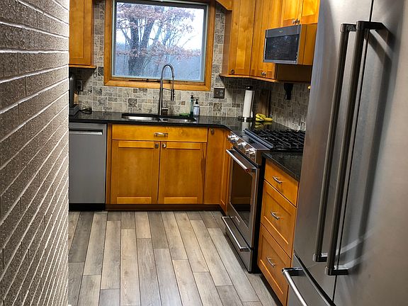 5th image of 685 Irving Wick Dr