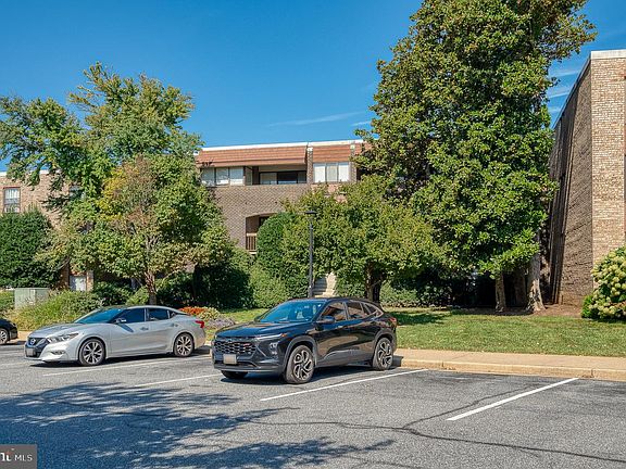 2nd image of 415 Christopher Ave #112