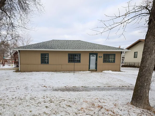 704 1st Ave NE, Hillsboro, ND 58045